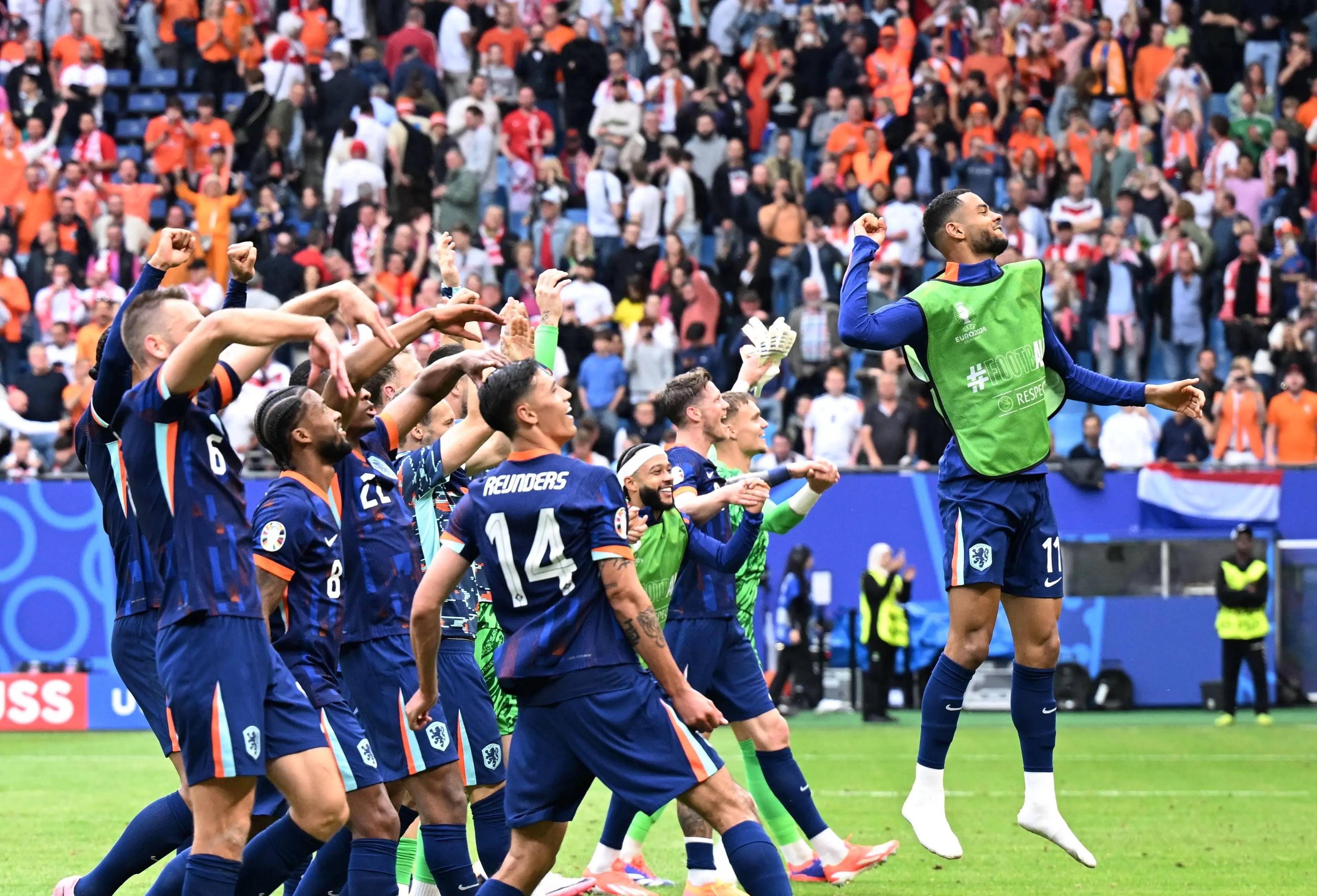 关于奥格斯堡客场大胜对手，迅速跻身前列的信息