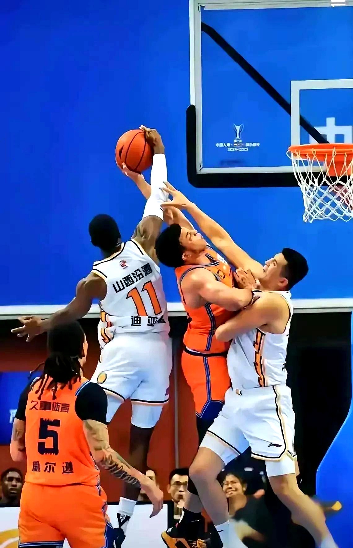 福建队在比赛中以微弱优势战胜黑龙江队