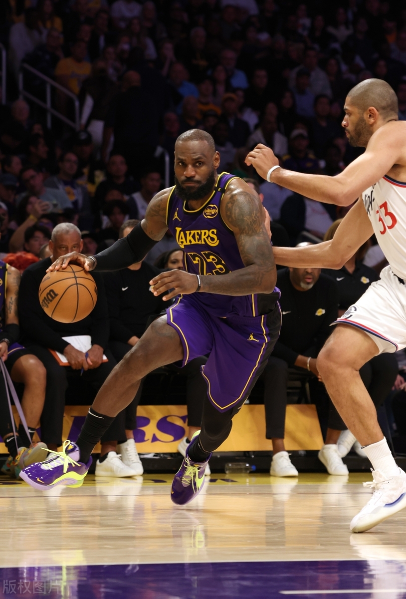 关于詹姆斯再砍+大胜快船连追三场的信息