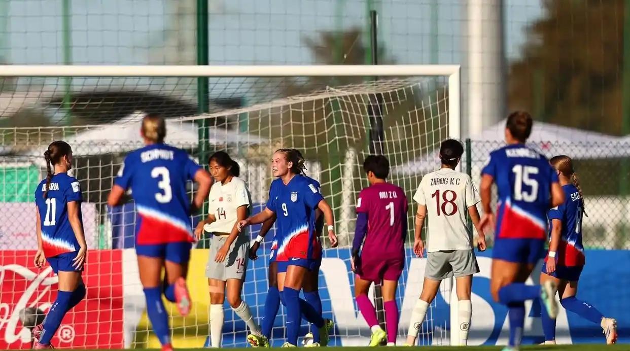 九游教练-中国女子足球队在决赛中大获全胜